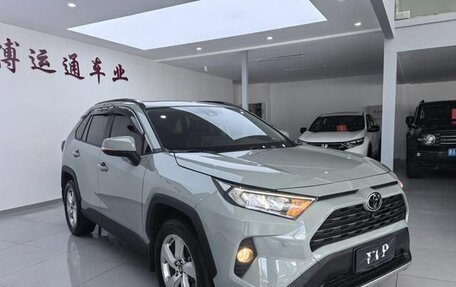 Toyota RAV4, 2020 год, 2 850 000 рублей, 2 фотография