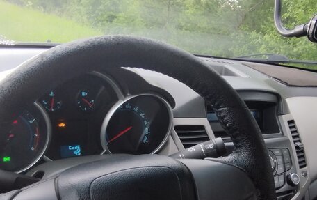 Chevrolet Cruze II, 2010 год, 585 000 рублей, 2 фотография