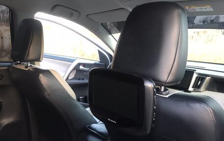Toyota RAV4, 2018 год, 3 800 000 рублей, 2 фотография