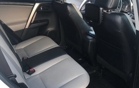Toyota RAV4, 2018 год, 3 800 000 рублей, 3 фотография