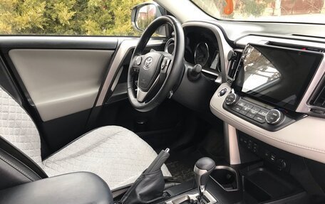 Toyota RAV4, 2018 год, 3 800 000 рублей, 9 фотография