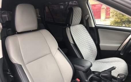 Toyota RAV4, 2018 год, 3 800 000 рублей, 10 фотография
