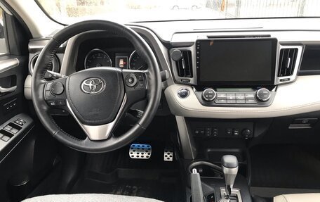 Toyota RAV4, 2018 год, 3 800 000 рублей, 13 фотография