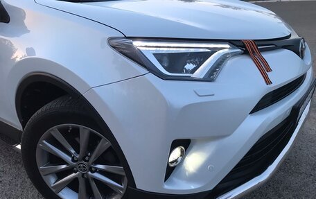 Toyota RAV4, 2018 год, 3 800 000 рублей, 15 фотография