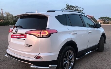 Toyota RAV4, 2018 год, 3 800 000 рублей, 16 фотография