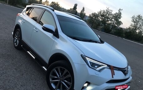 Toyota RAV4, 2018 год, 3 800 000 рублей, 14 фотография