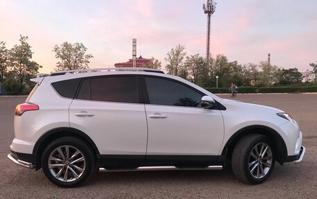 Toyota RAV4, 2018 год, 3 800 000 рублей, 21 фотография