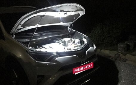 Toyota RAV4, 2018 год, 3 800 000 рублей, 28 фотография