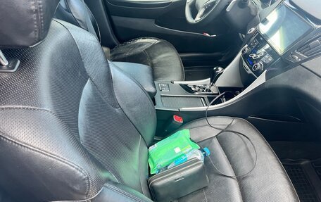 Hyundai Sonata VI, 2011 год, 899 000 рублей, 3 фотография