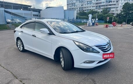 Hyundai Sonata VI, 2011 год, 899 000 рублей, 2 фотография