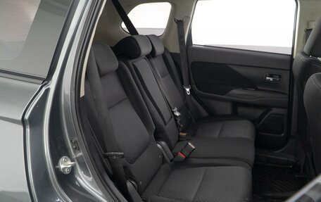 Mitsubishi Outlander III рестайлинг 3, 2016 год, 1 785 500 рублей, 7 фотография
