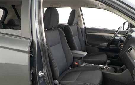 Mitsubishi Outlander III рестайлинг 3, 2016 год, 1 785 500 рублей, 8 фотография