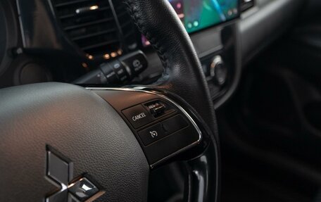 Mitsubishi Outlander III рестайлинг 3, 2016 год, 1 785 500 рублей, 14 фотография