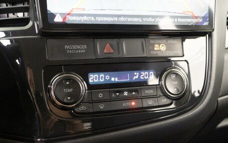 Mitsubishi Outlander III рестайлинг 3, 2016 год, 1 785 500 рублей, 12 фотография