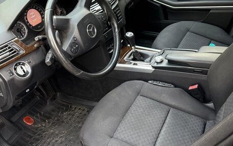 Mercedes-Benz E-Класс, 2010 год, 850 000 рублей, 3 фотография