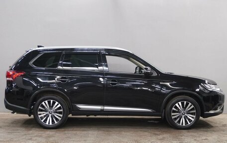 Mitsubishi Outlander III рестайлинг 3, 2019 год, 2 310 000 рублей, 4 фотография