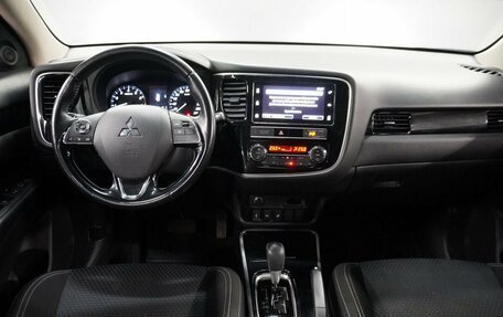 Mitsubishi Outlander III рестайлинг 3, 2019 год, 2 310 000 рублей, 14 фотография