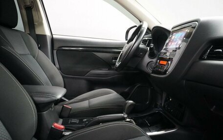 Mitsubishi Outlander III рестайлинг 3, 2019 год, 2 310 000 рублей, 12 фотография
