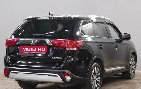 Mitsubishi Outlander III рестайлинг 3, 2019 год, 2 310 000 рублей, 5 фотография