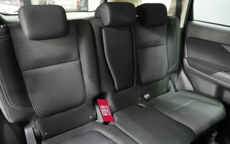 Mitsubishi Outlander III рестайлинг 3, 2019 год, 2 310 000 рублей, 13 фотография