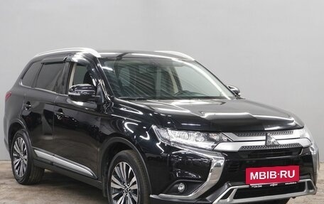 Mitsubishi Outlander III рестайлинг 3, 2019 год, 2 310 000 рублей, 3 фотография