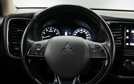 Mitsubishi Outlander III рестайлинг 3, 2019 год, 2 310 000 рублей, 15 фотография