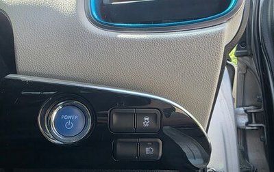 Toyota Prius IV XW50, 2017 год, 1 750 000 рублей, 1 фотография