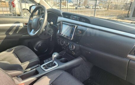 Toyota Hilux VIII, 2017 год, 3 000 000 рублей, 7 фотография