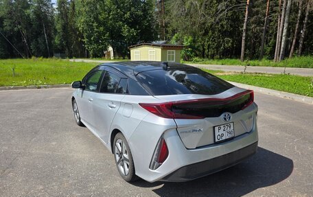 Toyota Prius IV XW50, 2017 год, 1 750 000 рублей, 3 фотография