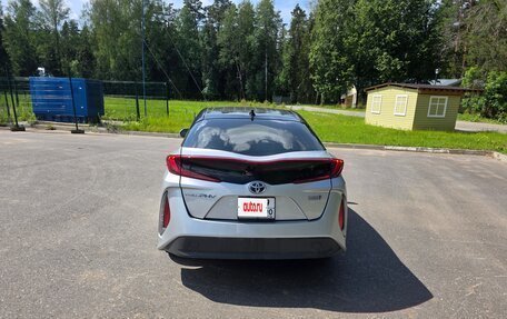 Toyota Prius IV XW50, 2017 год, 1 750 000 рублей, 7 фотография
