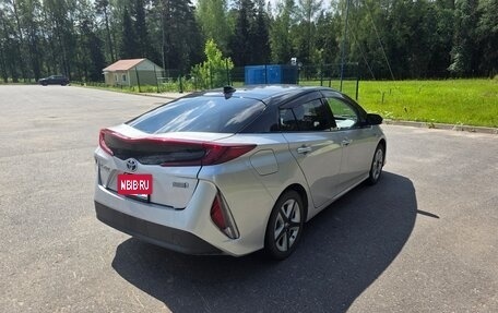 Toyota Prius IV XW50, 2017 год, 1 750 000 рублей, 6 фотография