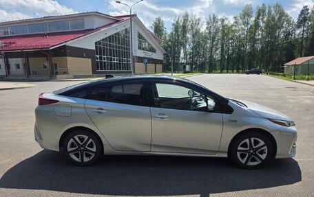 Toyota Prius IV XW50, 2017 год, 1 750 000 рублей, 10 фотография
