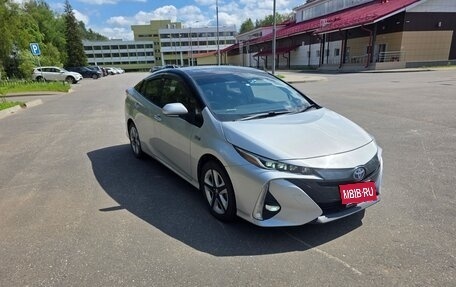 Toyota Prius IV XW50, 2017 год, 1 750 000 рублей, 9 фотография