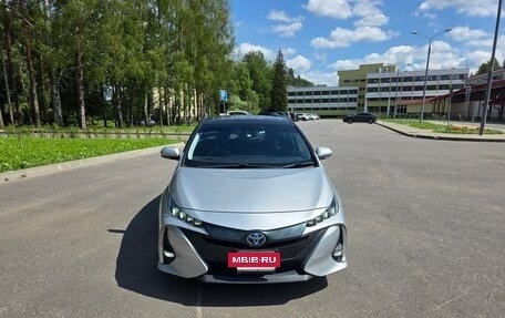 Toyota Prius IV XW50, 2017 год, 1 750 000 рублей, 14 фотография