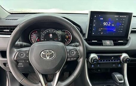 Toyota RAV4, 2022 год, 2 751 265 рублей, 5 фотография