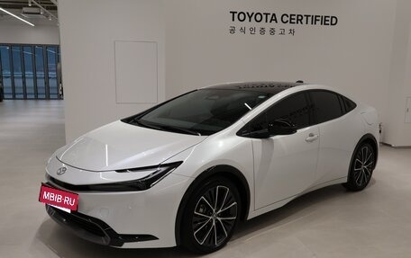 Toyota Prius IV XW50, 2024 год, 2 990 000 рублей, 2 фотография