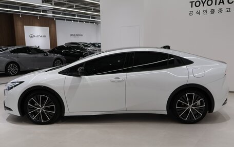 Toyota Prius IV XW50, 2024 год, 2 990 000 рублей, 12 фотография