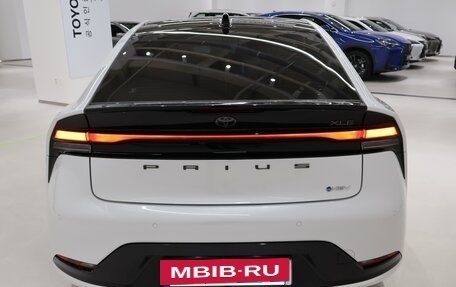 Toyota Prius IV XW50, 2024 год, 2 990 000 рублей, 7 фотография