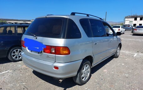 Toyota Ipsum II, 1997 год, 490 000 рублей, 2 фотография