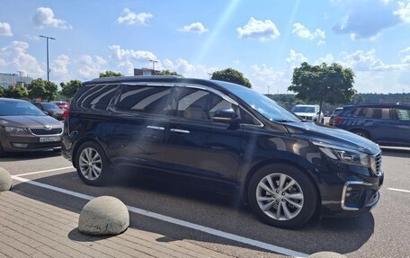 KIA Carnival III, 2018 год, 2 550 000 рублей, 2 фотография