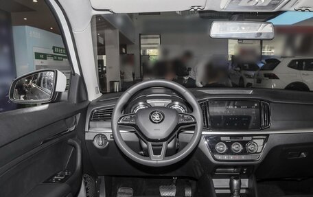 Skoda Kamiq I, 2025 год, 1 800 100 рублей, 16 фотография