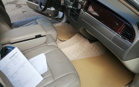 Lincoln Town Car III рестайлинг, 2004 год, 1 550 000 рублей, 5 фотография