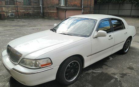 Lincoln Town Car III рестайлинг, 2004 год, 1 550 000 рублей, 3 фотография