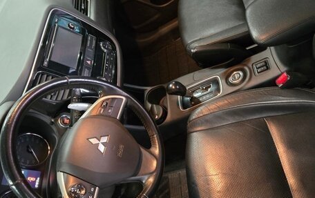 Mitsubishi Outlander III рестайлинг 3, 2013 год, 1 650 000 рублей, 6 фотография