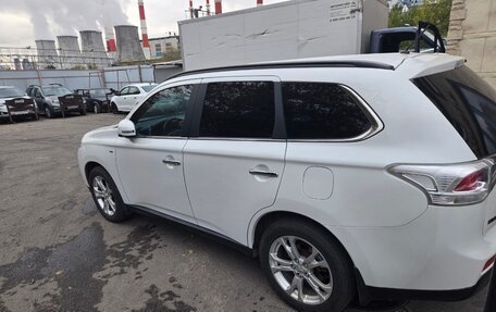 Mitsubishi Outlander III рестайлинг 3, 2013 год, 1 650 000 рублей, 2 фотография
