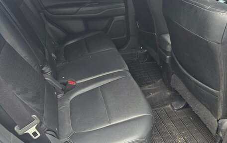 Mitsubishi Outlander III рестайлинг 3, 2013 год, 1 650 000 рублей, 9 фотография