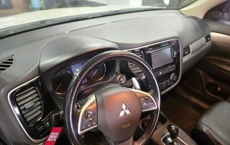 Mitsubishi Outlander III рестайлинг 3, 2013 год, 1 650 000 рублей, 7 фотография