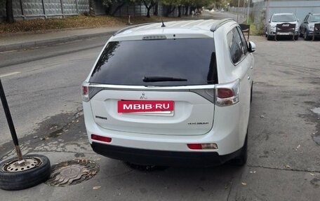 Mitsubishi Outlander III рестайлинг 3, 2013 год, 1 650 000 рублей, 4 фотография