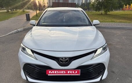 Toyota Camry, 2020 год, 2 850 000 рублей, 2 фотография