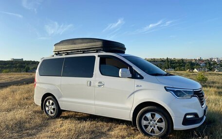 Hyundai Grand Starex Grand Starex I рестайлинг 2, 2018 год, 4 000 000 рублей, 7 фотография